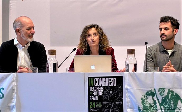 Eva Ledo, en el centro