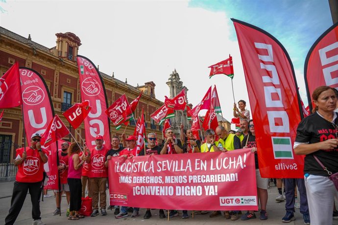 Archivo - Movilización convocada por CCOO en apoyo a los trabajadores del sector logístico de Sevilla. A 22 de junio de 2026 en Sevilla (Andalucía, España).
