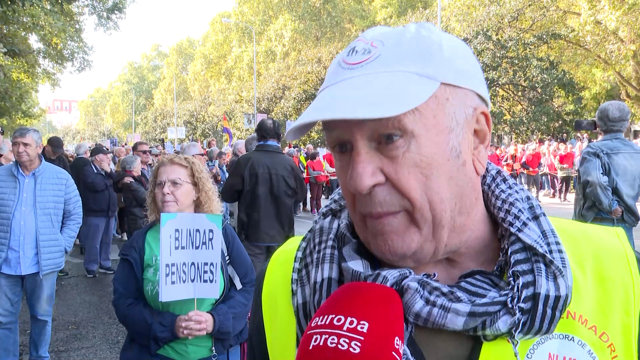 Miles de pensionistas se manifiestan en Madrid para reclamar una mejora de condi