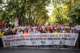 Foto: Pensionistas se manifiestan en Madrid para reclamar pensiones dignas, mejores salarios y acceso a la vivienda