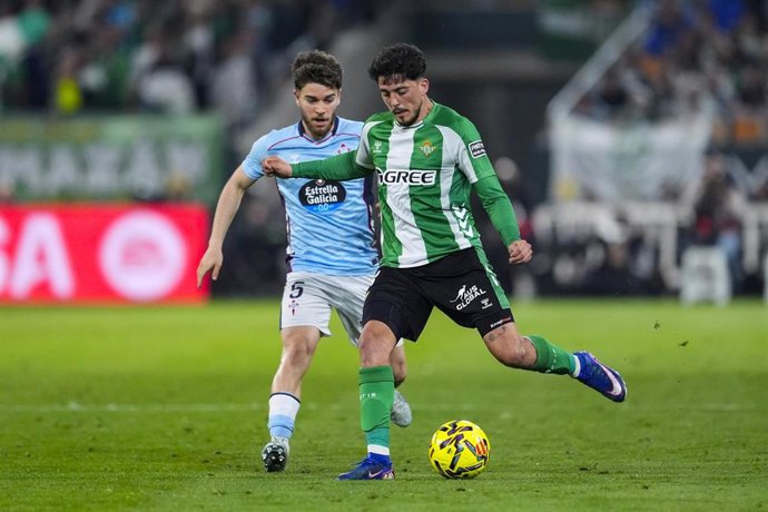 Archivo - Sergio Carreira y Pablo Fornals en el Real Betis-RC Celta de la pasada temporada en La Cartuja