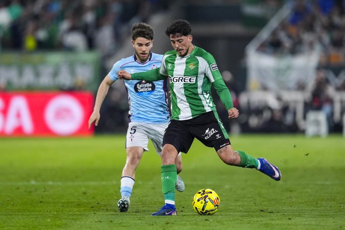 Archivo - Pablo Fornals of Real Betis in action during the Spanish league, LaLiga EA Sports, football match played between Real Betis and RC Celta de Vigo at La Cartuja stadium on March 15, 2026, in Sevilla, Spain.
