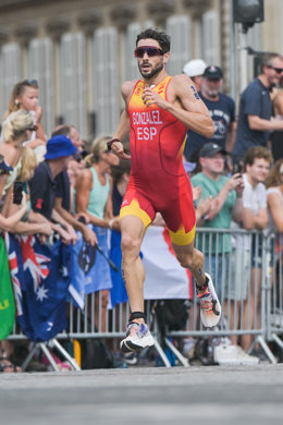 Archivo - Paris: Alberto Gonzalez Garcia's of Spain during the Olympic Triathlon Paris on July 31, 2024 in Paris, France