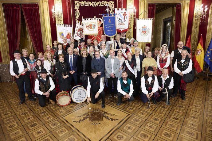 Recepción en el Palacio de Navarra a una representación de la Federación de Casas Regionales de Navarra, con motivo de la celebración de su 37 Semana Cultural.