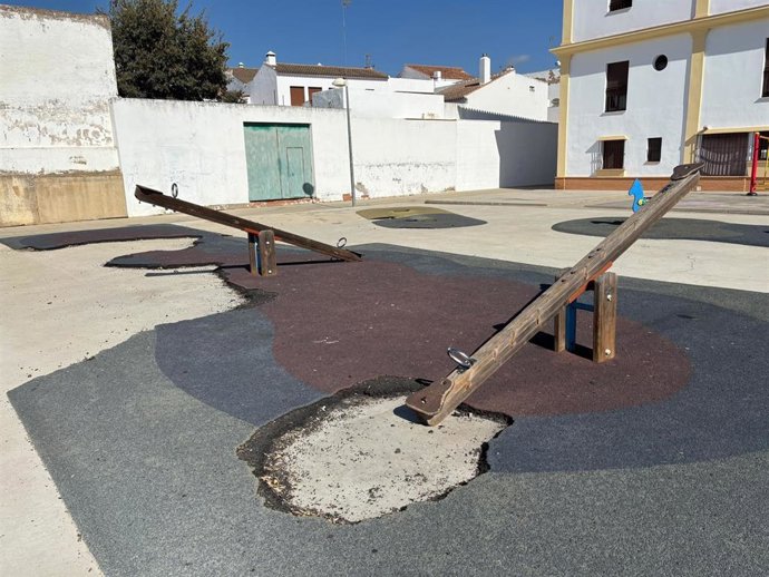 Pepa González Bayo propone un plan de mejora de los parques infantiles de Cartaya, El Rompido y Nuevo Portil