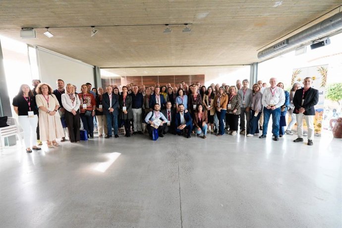 Foto de familia de participantes en la Asamblea Nacional de Los Pueblos Más Bonitos de España