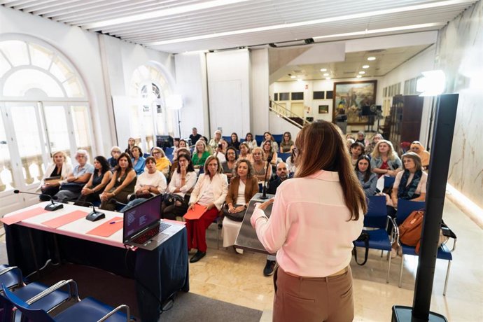 Clausura del Foro Mujer y Sociedad en la Diputación de Almería.