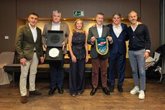 Foto: La Selección Cántabra de Folclore celebra su primera gala y premia al consejero Martínez Abad