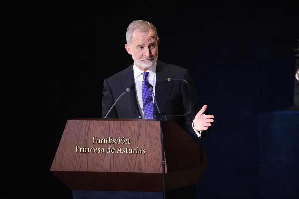 El Rey Felipe VI durante la entrega de los Premios Princesa de Asturias 2026 en el Teatro Campoamor, a 23 de octubre de 2026, en Oviedo (España).