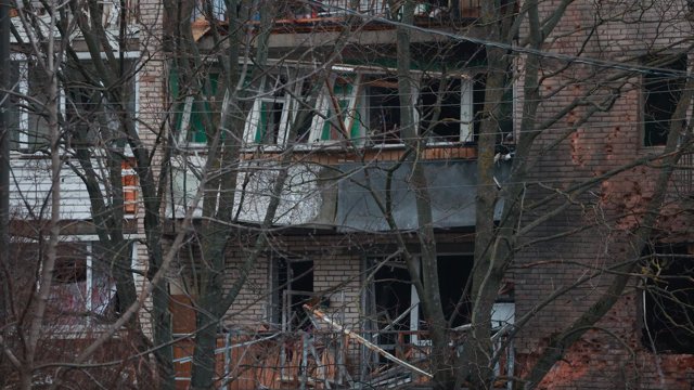 Archivo - Un edificio residencial dañado tras un ataque con drones ucranianos en San Petesburgo, Rusia
