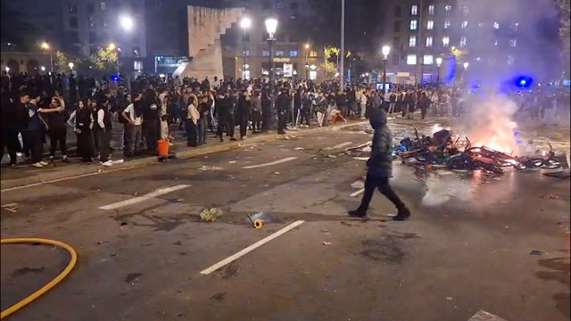 Unos 100 detenidos en los disturbios de Barcelona, el 25% menores