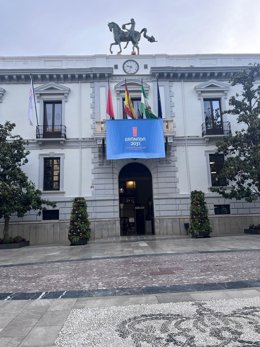Archivo - Imagen de archivo de la fachada del Ayuntamiento de Granada.