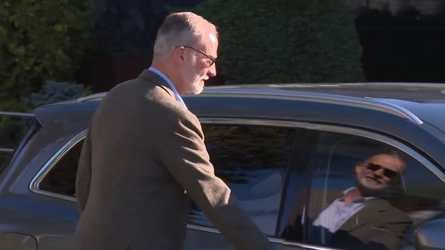 El Rey abandona el Instituto Oftalmológico Fernández-Vega después de su operación de cataratas