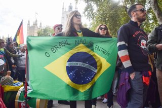 Manifestants de la diàspora brasilera en el context de les eleccions presidencials