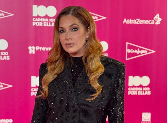 Leire Martínez posando en el photocall de Cadena 100