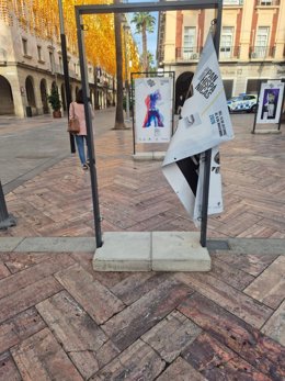 Exposición vandalizada en Huelva
