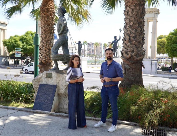 El portavoz del grupo municipal socialista en el Ayuntamiento de Málaga, Mariano Ruiz Araujo, y la concejala de Participación, Rosa del Mar Rodríguez.