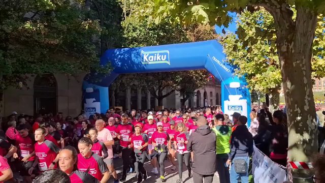 Miles de personas corren en Pamplona en favor de la investigación del cáncer de