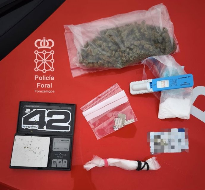 Sustancias intervenidas al detenido.
