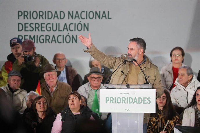 El presidente de Vox, Santiago Abascal, durante un acto organizado por su partido en la Plaza Mayor de Ponferrada, a 20 de octubre de 2026, en Ponferrada, León, Castilla y León (España). 