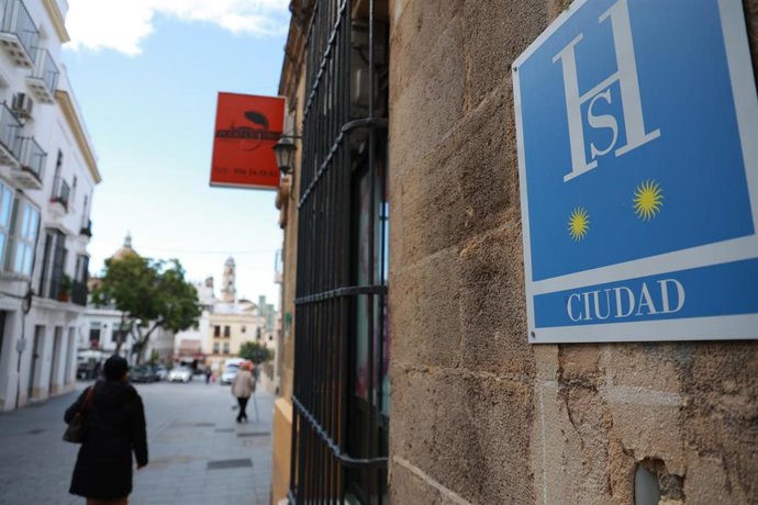 Archivo - Detalle del cartel de un Hotel de Jerez de la Frontera (Cádiz)
