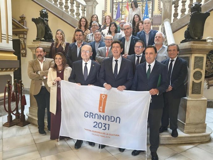 Los consejos sociales de Andalucía mostrando su respaldo a la candidatura de Granada a Capital Europea de la Cultura 2031 durante su encuentro anual celebrado en Málaga.