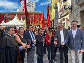 Foto: Los pendones toman el Paseo del Muro de San Lorenzo como broche de oro a la III Feria de Productos de León en Gijón