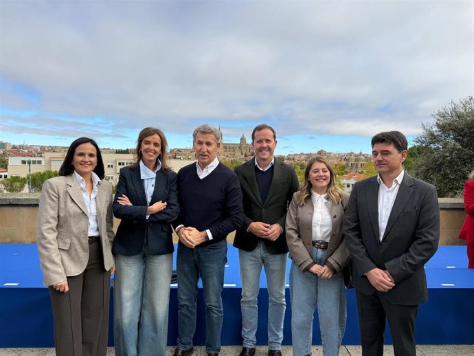 Números uno al Congreso del PP junto al presidente del PP, Alberto Núñez Feijóo.