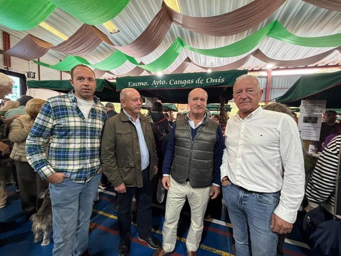 Representantes del PP en el Certamen del Queso Gamonéu
