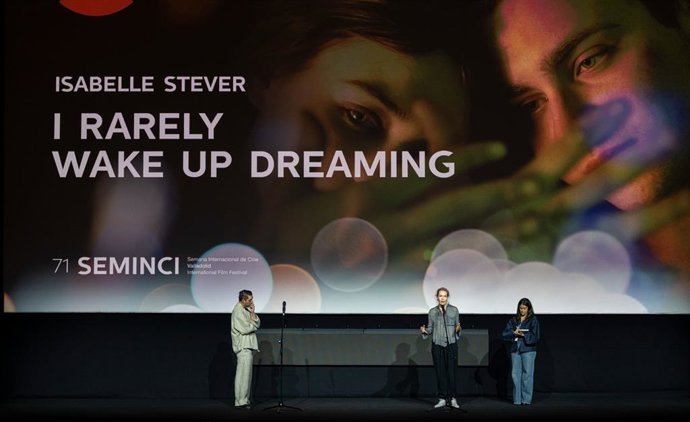 Isabelle Stever presenta la proyección de 'I rarely wake up dreaming', con la que compite en la 71 Seminci.