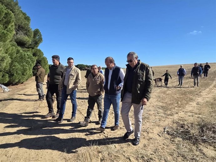 El consejero de Agricultura, Ganadería, Medio Rural y Política Ambiental, Joaquín Antonio Pino, participa en Alaejos (Valladolid) en un acto celebrado con motivo de la apertura de la temporada general de caza menor de 2026 en Castilla y León