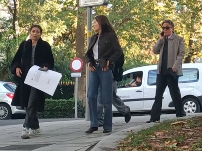 Sofía Palazuelo y Josie, cómplices durante un paseo por el centro de Madrid