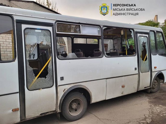 Ataque russo contra um ônibus em Kherson, na Ucrânia