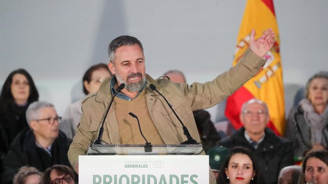 Archivo - El presidente de Vox, Santiago Abascal, durante un acto organizado por su partido en la Plaza Mayor de Ponferrada, Castilla y León (España).