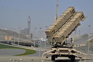 Archivo - May 25, 2026, Mecca, Mecca, Saudi Arabia: Saudi air defense forces enhance their readiness to protect the airspace over the holy sites in Mecca, Saudi Arabia, on May 26, 2026, ahead of the annual Hajj pilgrimage. More than 1.5 million Muslims be