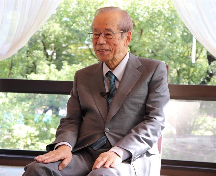 Archivo - El ex primer ministro japonés, Yasuo Fukuda, habla durante una entrevista en Tokio, Japón