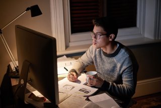 Archivo - Noche, estudiar. Exámenes
