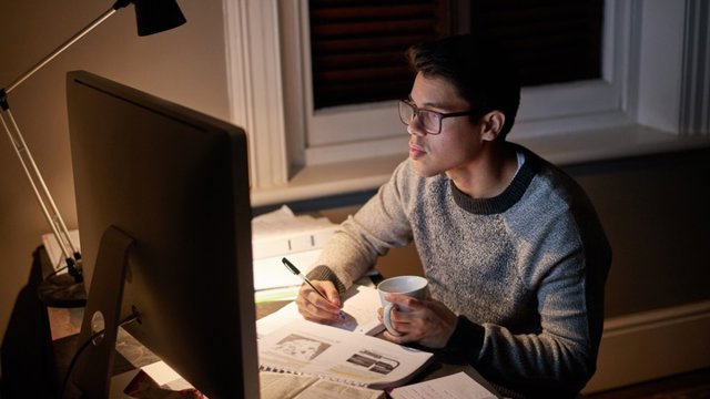 Archivo - Noche, estudiar. Exámenes
