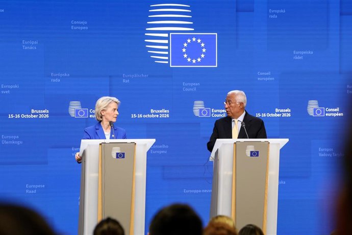 La presidenta de la Comisión Europea, Ursula von der Leyen, y el presidente del Consejo Europeo, António Costa, en una rueda de prensa al término del Consejo Europeo celebrado en octubre de 2026 en Bruselas (archivo)