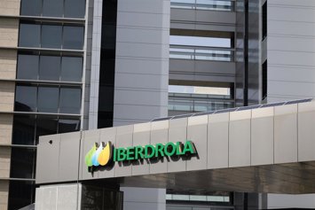 Archivo - Fachada de la sede de Iberdrola