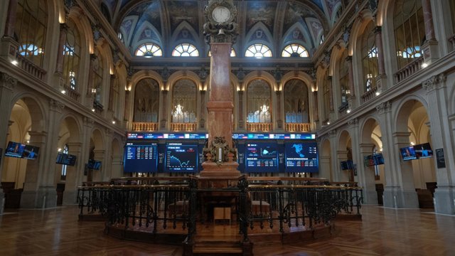 Archivo - Interior del Palacio de la Bolsa, a 22 de septiembre de 2023, en Madrid (España).