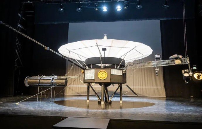 Maqueta de la sonda Voyager 1 en Contemporánea Condeduque