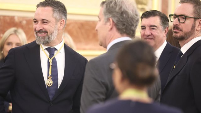 Archivo - El presidente de Vox, Santiago Abascal (i), y el presidente del PP, Alberto Núñez Feijóo (2i) durante la visita del Papa León XIV al Congreso de los Diputados, a 8 de junio de 2026, en Madrid (España).