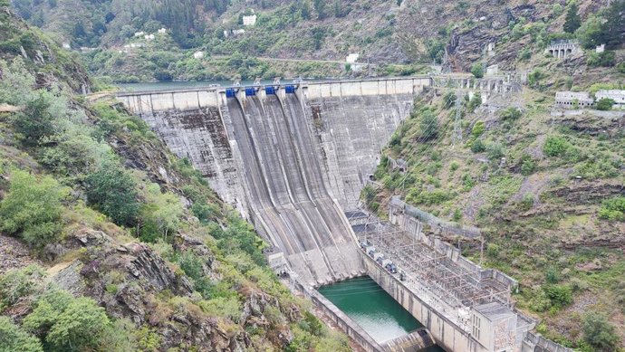 Archivo - Embalse de Grandas de Salime sobre el río Navia