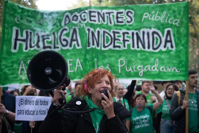 Archivo.- Manifestación por la huelga educativa