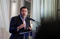 Puente lamenta la dimisión del delegado en Madrid, critica el momento elegido y sospecha que hay "otras razones"