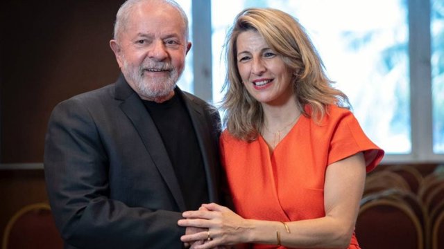 Archivo - La vicepresidenta segunda, Yolanda Díaz, con el presidente brasileño, Lula da Silva, en una imagen de archivo