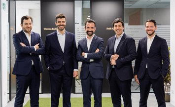 Archivo - De izquierda a derecha, el equipo de Horos AM: Juan Luis Fresneda, Miguel Rodríguez, Javier Ruiz, Diego Maraña y Alejandro Martín.