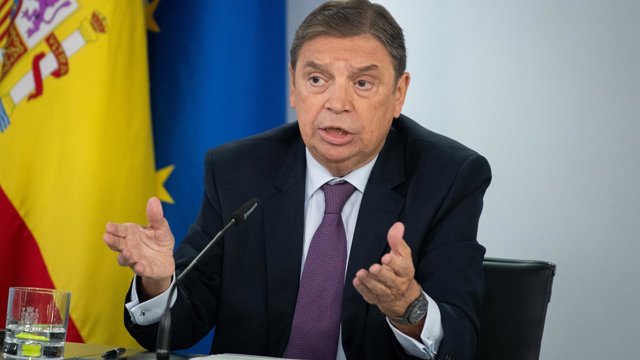 El ministro de Agricultura, Luis Planas, durante una rueda de prensa tras el Consejo de Ministros, a 20 de octubre de 2026, en Madrid (España).