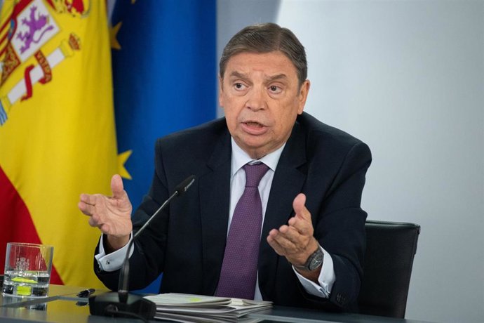 El ministro de Agricultura, Luis Planas, durante una rueda de prensa tras el Consejo de Ministros, a 20 de octubre de 2026, en Madrid (España).